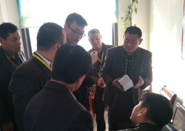 歡城煤礦掀起學(xué)習(xí)《員工獎(jiǎng)懲規(guī)定》熱潮1 (1).jpg